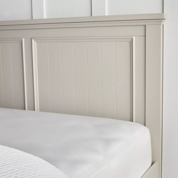 Ritzha Clifford Queen wooden Bed